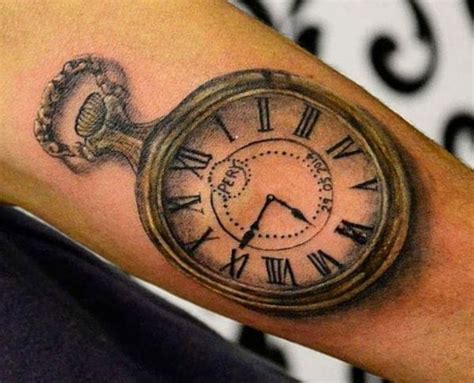 Uhr Tattoos: 25 Ideen, Bedeutungen, Bilder und .